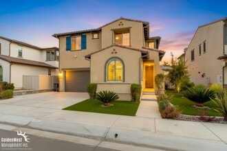 Building Photo - Stunning 5Bdm 3.5Ba Home in Escondido with...