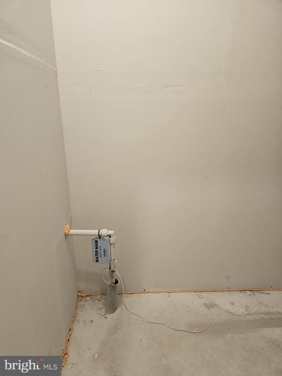 Building Photo - 12 Eleanor Ln