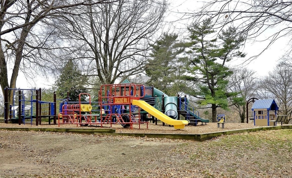 Building Photo - 4720 Chevy Chase Dr