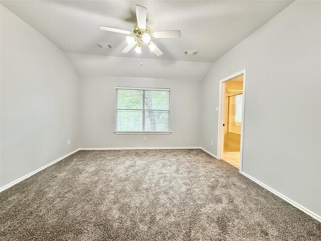 Building Photo - 23 Blue Creek Pl