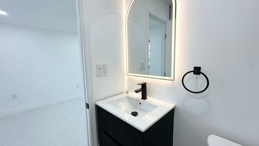 Building Photo - 1304 NW 43rd St