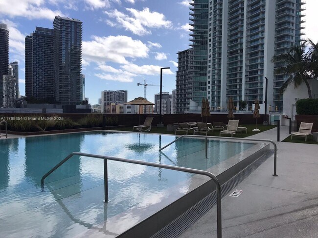 Building Photo - 350 S Miami Ave