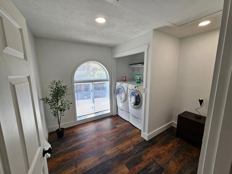 Building Photo - 231 Walnut St