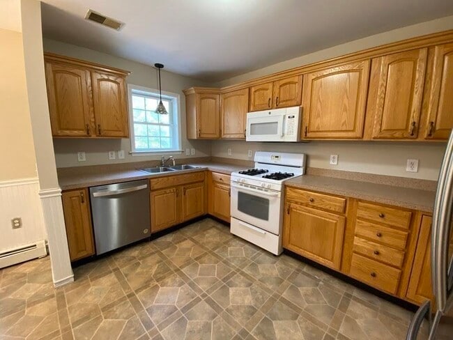 Building Photo - 37 Glen Ave