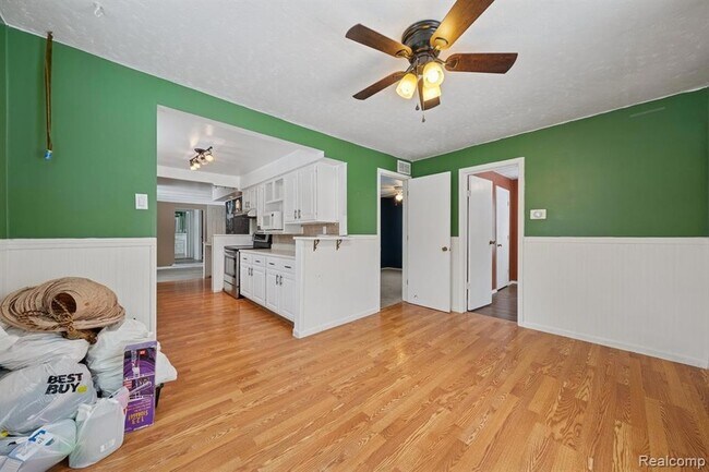 Building Photo - 2266 Newberry Rd