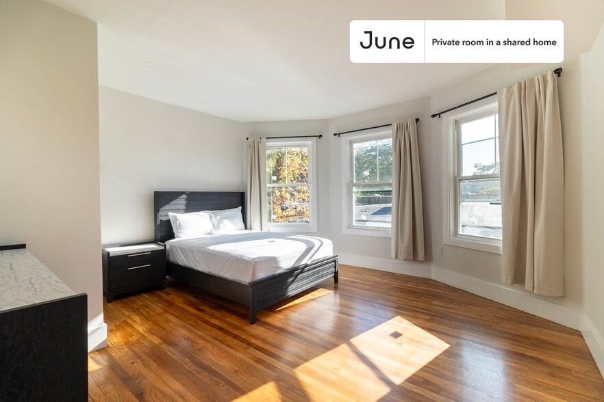 Primary Photo - Room in Shared 5 bed/2 bath home