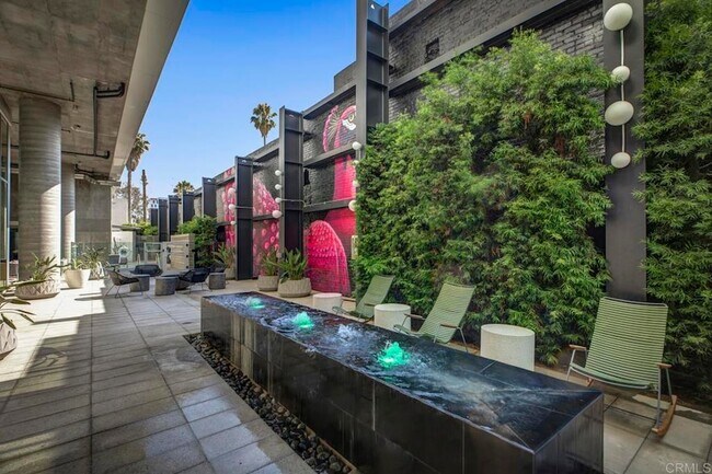 Building Photo - 5750 Hollywood Blvd