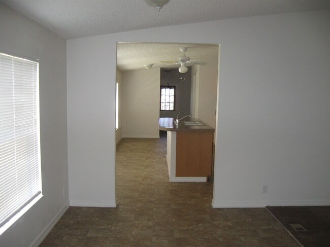 Building Photo - 18423 Hewlett Rd