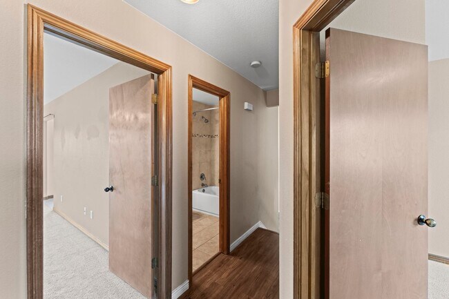 Building Photo - Beautiful 4 Bedroom Broadmoor Glen home - (D12 Schools)