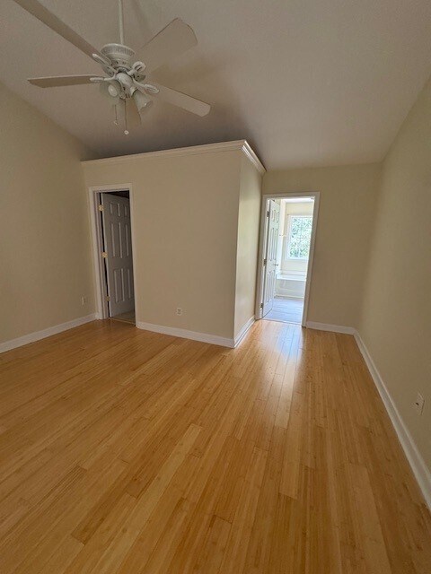 Building Photo - 4037 Banoak St