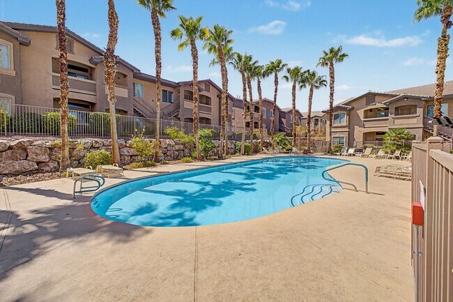 Building Photo - Gated 3 Bedroom condo located just off 215 & Eastern!