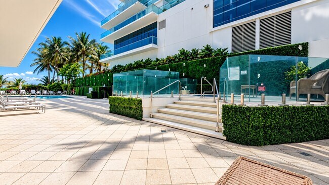 Building Photo - 9455 Collins Ave