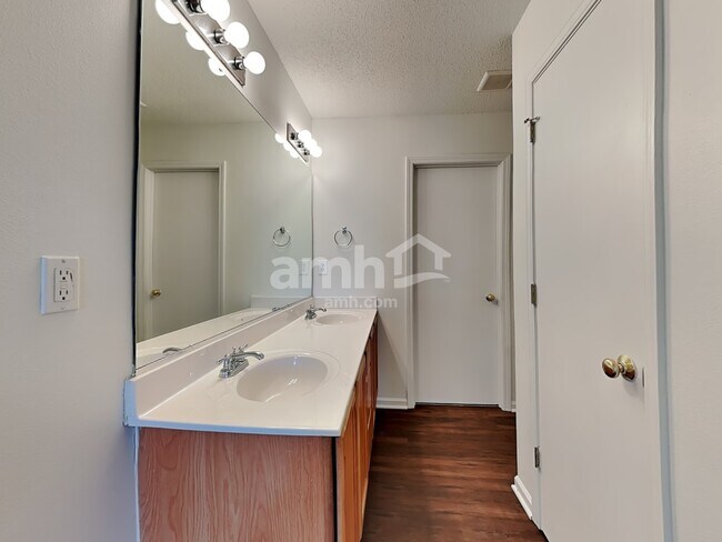 Building Photo - 808 Topsail Dr