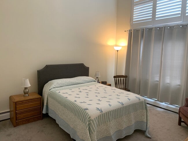 Building Photo - 421 Bellevue Ave