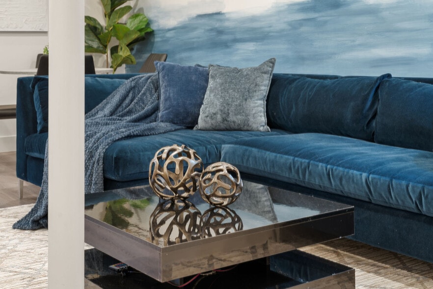 Building Photo - 1543 N Claremont Ave