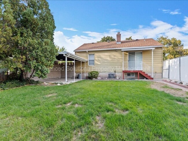 Building Photo - 1966 E Garfield Ave