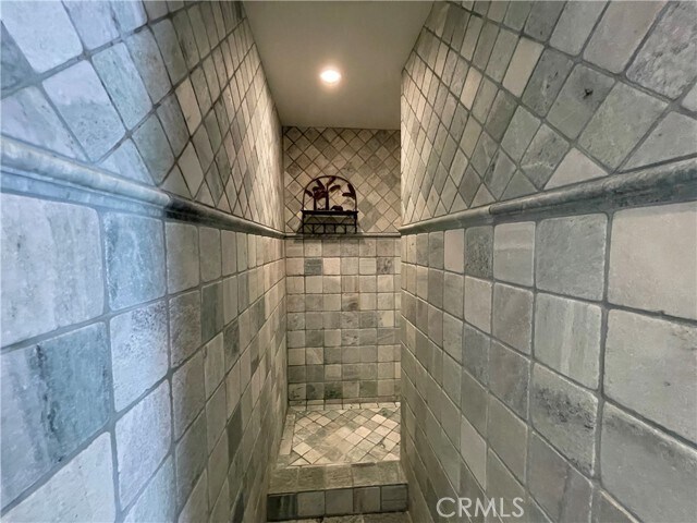 Building Photo - 5072 Edinger Ave