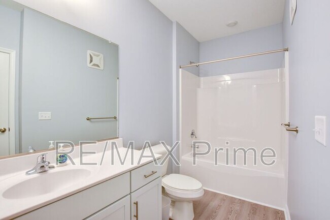 Building Photo - 1720 Vankar Dr