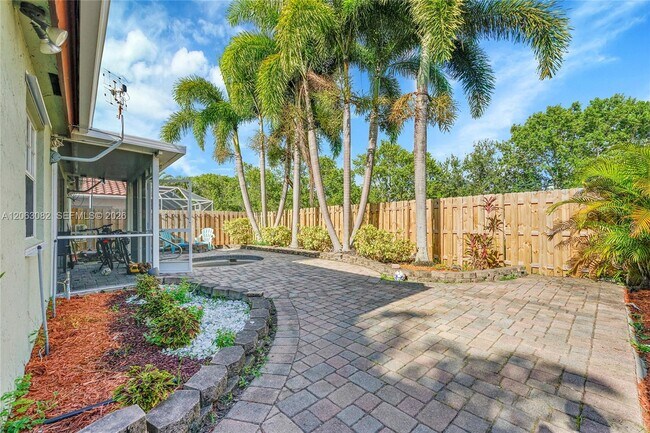 Building Photo - 5520 NW 49th Ave