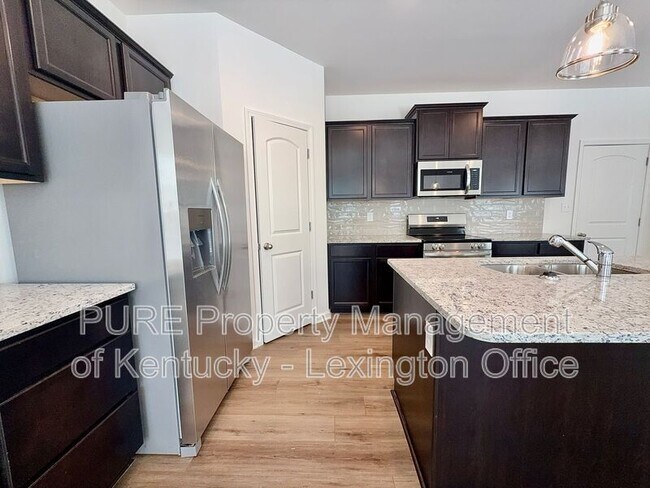 Building Photo - 852 Halford Pl