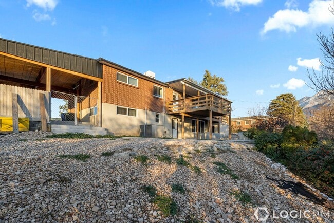 Building Photo - Stunning Single Family Home In Amazing Mou...