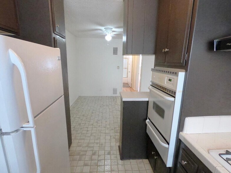 Building Photo - 1345 N Orange Dr