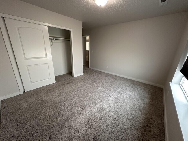 Building Photo - 121 N Independence Way