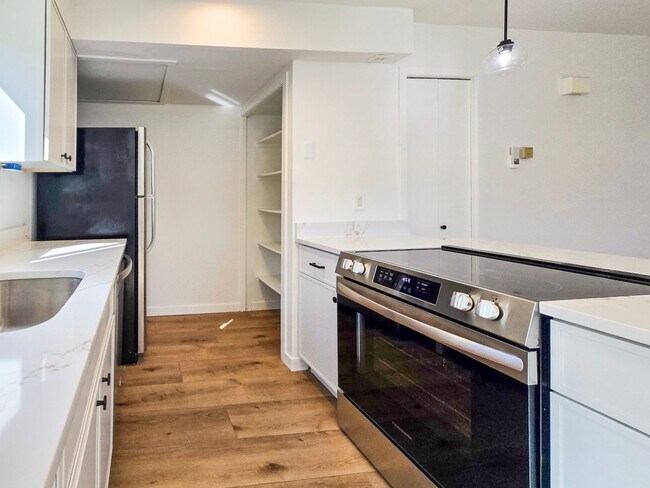 Building Photo - Bright 1-bedroom loft in the heart of Boulder- Available Now