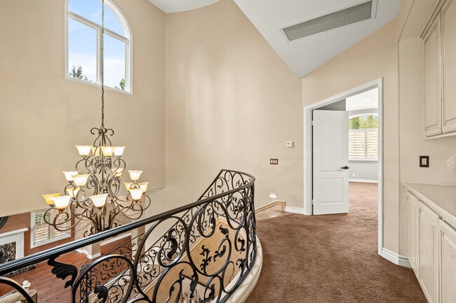Building Photo - Elegant 5BR Furnished Estate with Pool & G...