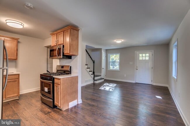 Building Photo - 2212 Arlington Terrace