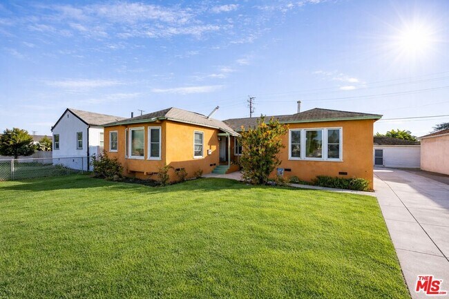 Building Photo - 9132 Crenshaw Blvd