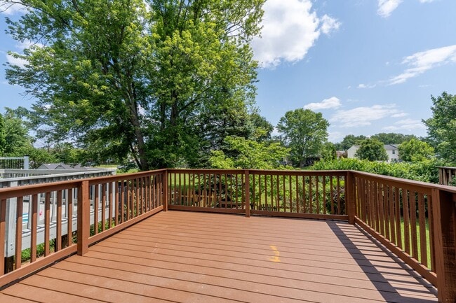 Building Photo - 27 Sylvan Park Ct