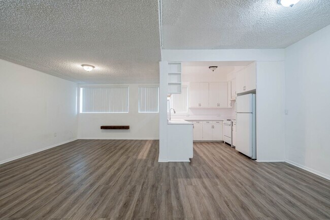 Building Photo - Spacious 1 bed 1 bath apartment in Santa Monica!