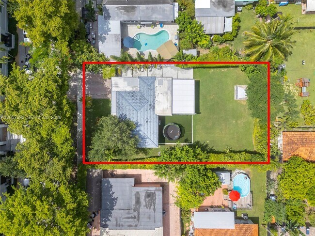 Building Photo - 2031 SW 66th Ave