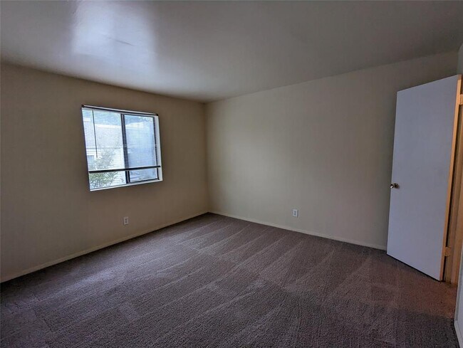 Building Photo - 7431 Holly Hill Dr