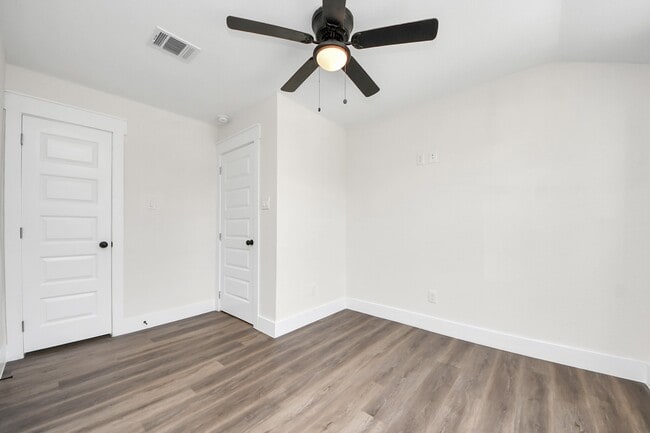 Building Photo - 918 Loper St