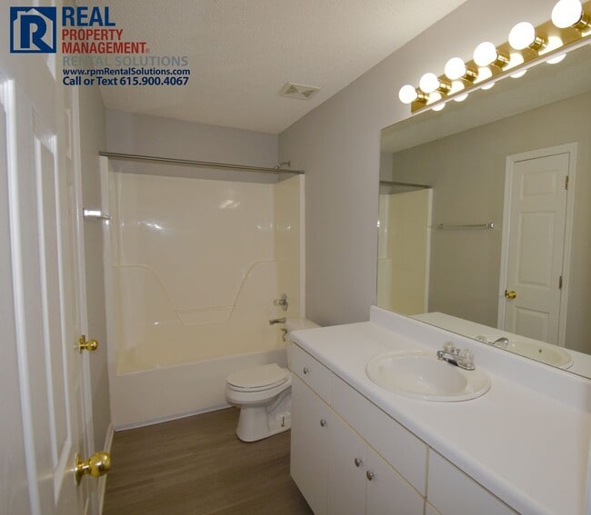 Building Photo - Adorable 2bd 2 ba home with fenced in yard and attached garage!