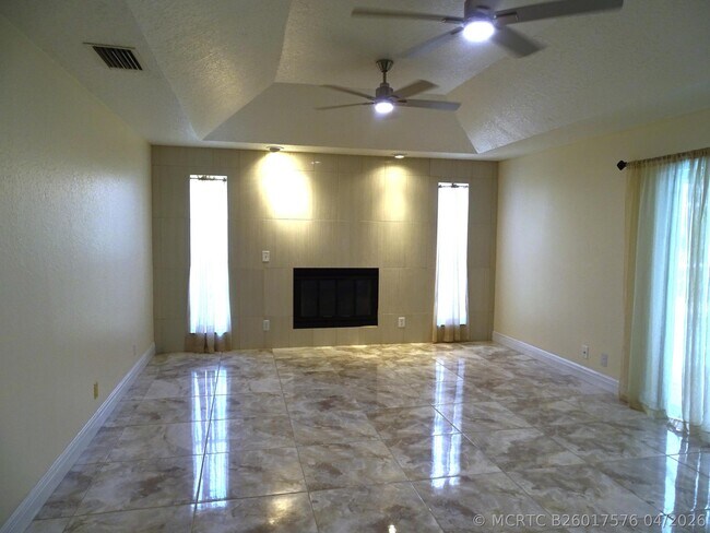 Building Photo - 6325 Winding Lake Dr