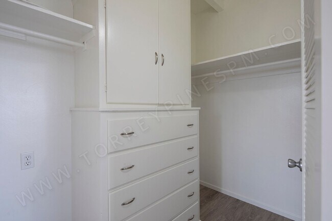 Building Photo - *OPEN HOUSE: 8/30 11:30AM-12:30PM* Studio ...