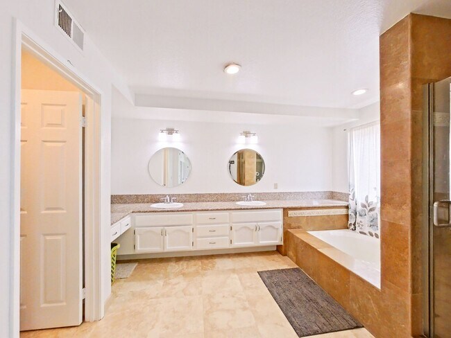 Building Photo - Spectacular 4 bedroom family home with oce...
