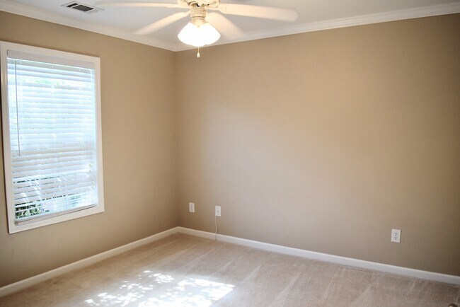 Building Photo - You've Found It! Split floor plan, fenced yard, extra storage