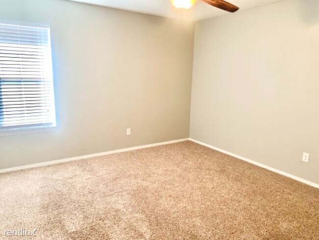 Building Photo - 2 br, 1 bath Condo - 2320 Melissa Dr