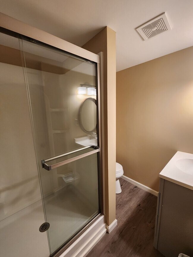 Building Photo - East Asheville Rental!