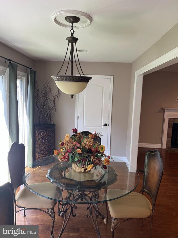 Building Photo - 511 Chanticleer