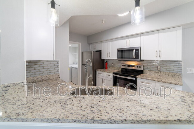 Building Photo - 725 Crest Pines Dr