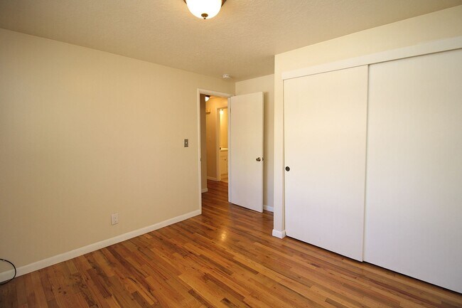 Building Photo - 16711 SW Lake Forest Blvd