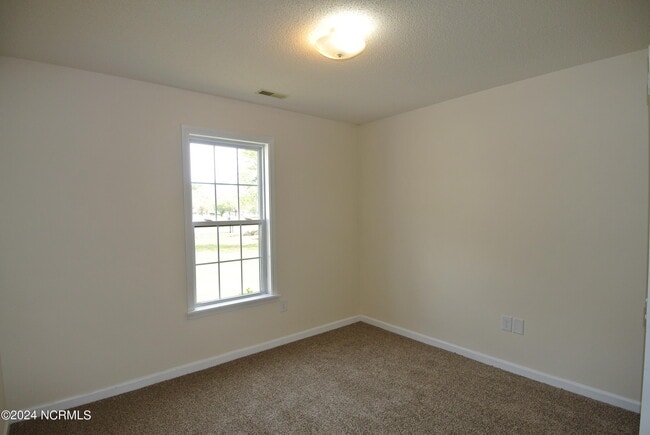 Building Photo - 1479 RaceTrack Rd