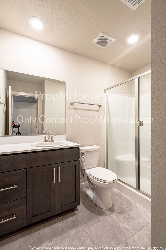 Building Photo - Bright and Relaxing 2-Bedroom in the Heart...