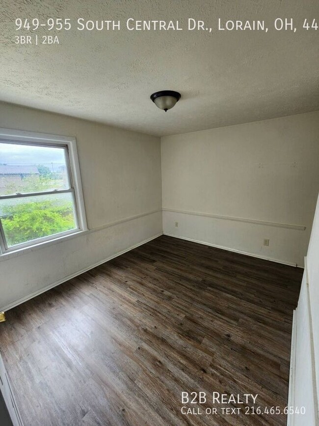 Building Photo - 949-955 South Central Dr., Lorain, OH, 440...