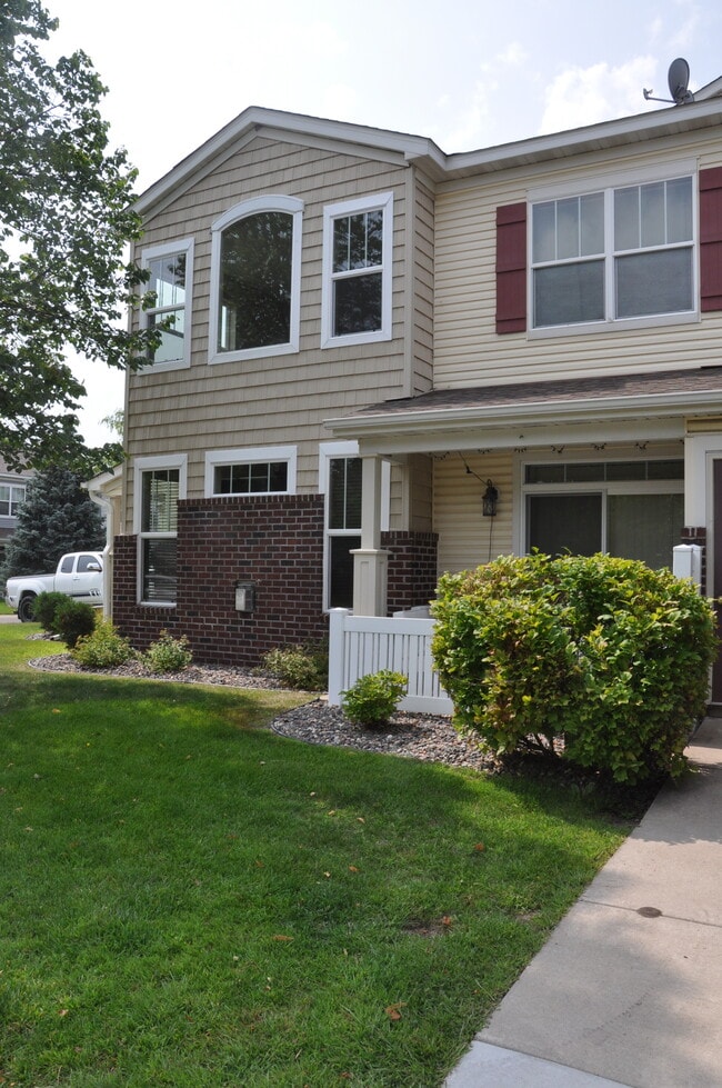 Building Photo - 9641 Linden Ln N